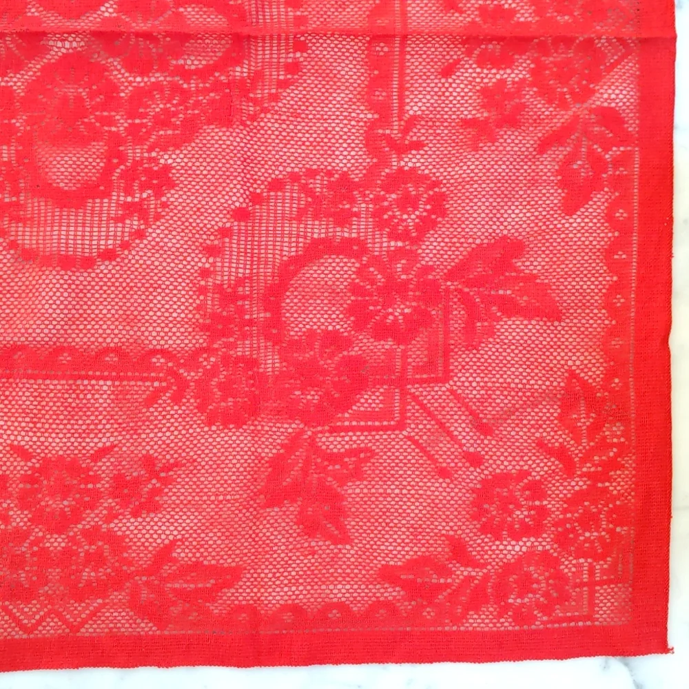 NWOT. 100% Cotton Lace Table/Furniture Cover. Size 34